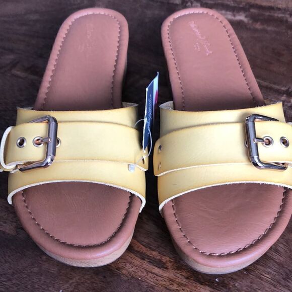 Universal Thread Women's Kora Flat Sandal - Yellow size 5 - Picture 3 of 7